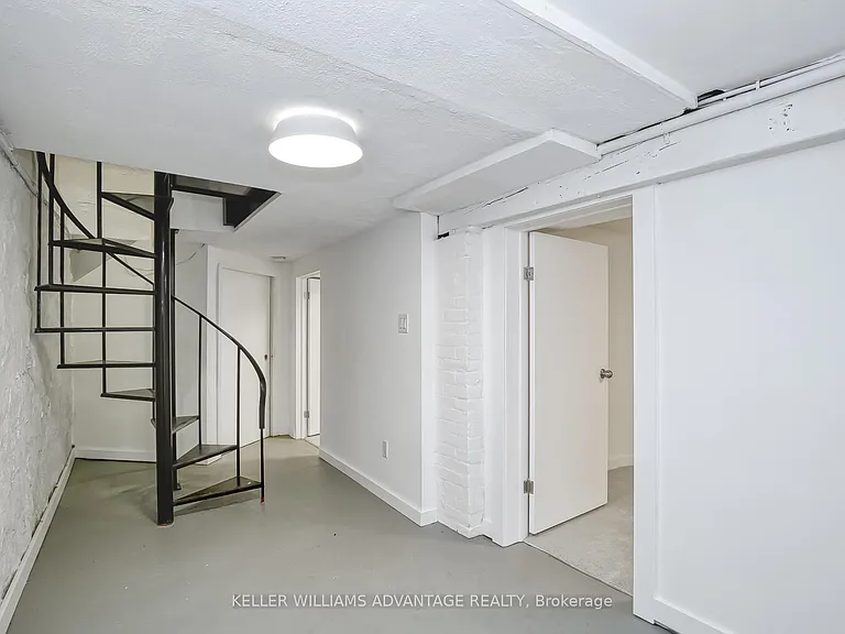 254A Carlton St — Photo 24