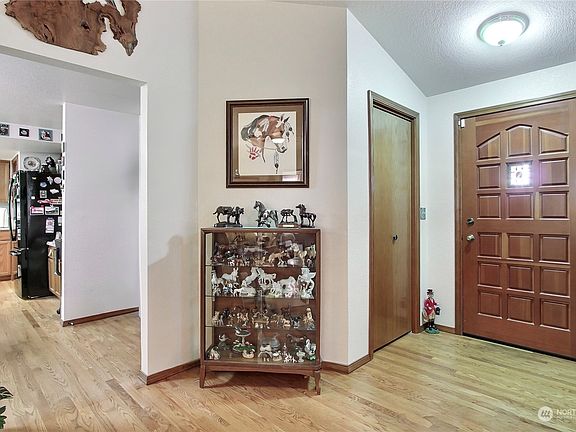 2nd image of 5014 Oakmont Place SE