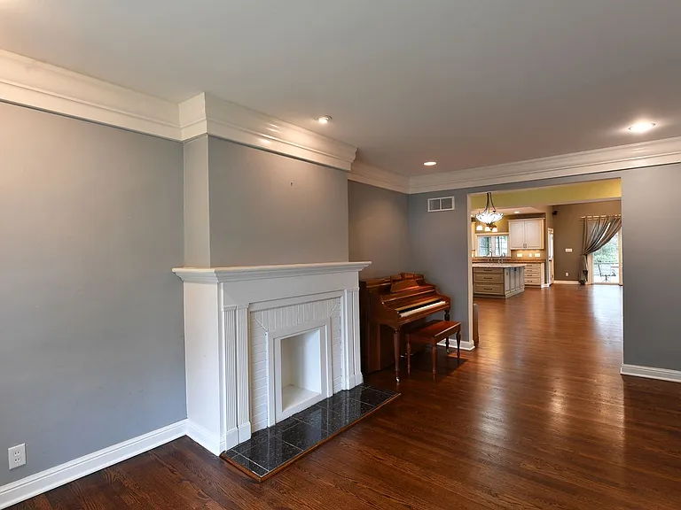 106 Manlyn Dr — Photo 22