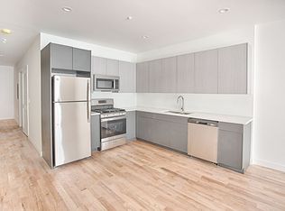 Amazing 2 Bed/2 Bath Apartment in prime Lincoln Park Location. Elevator Building, Chicago, IL 60614