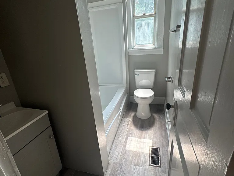 612 Berry St — Photo 11