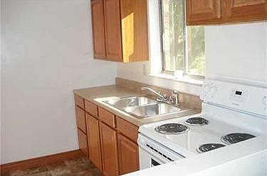 3rd image of 634 Cribbs St