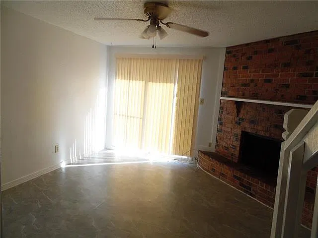 2 bed, 1.5 bath, 950 sqft, $1,075 — Photo 4