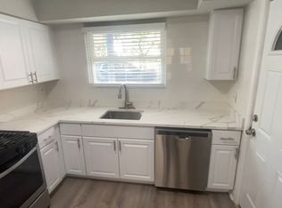 1321 W Sherwin Ave APT 1B, Chicago, IL 60626