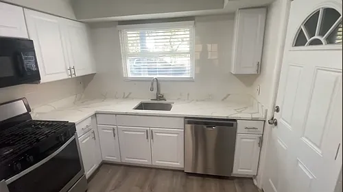 1321 W Sherwin Ave #2B Photo 1