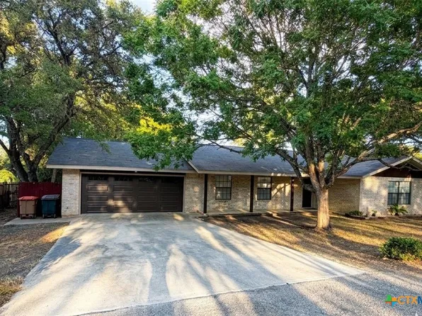 124 Creekview Dr, Canyon Lake, TX 78133