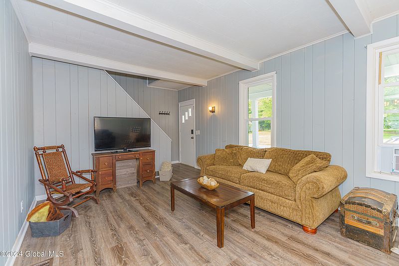 4th image of 34 Willow Street