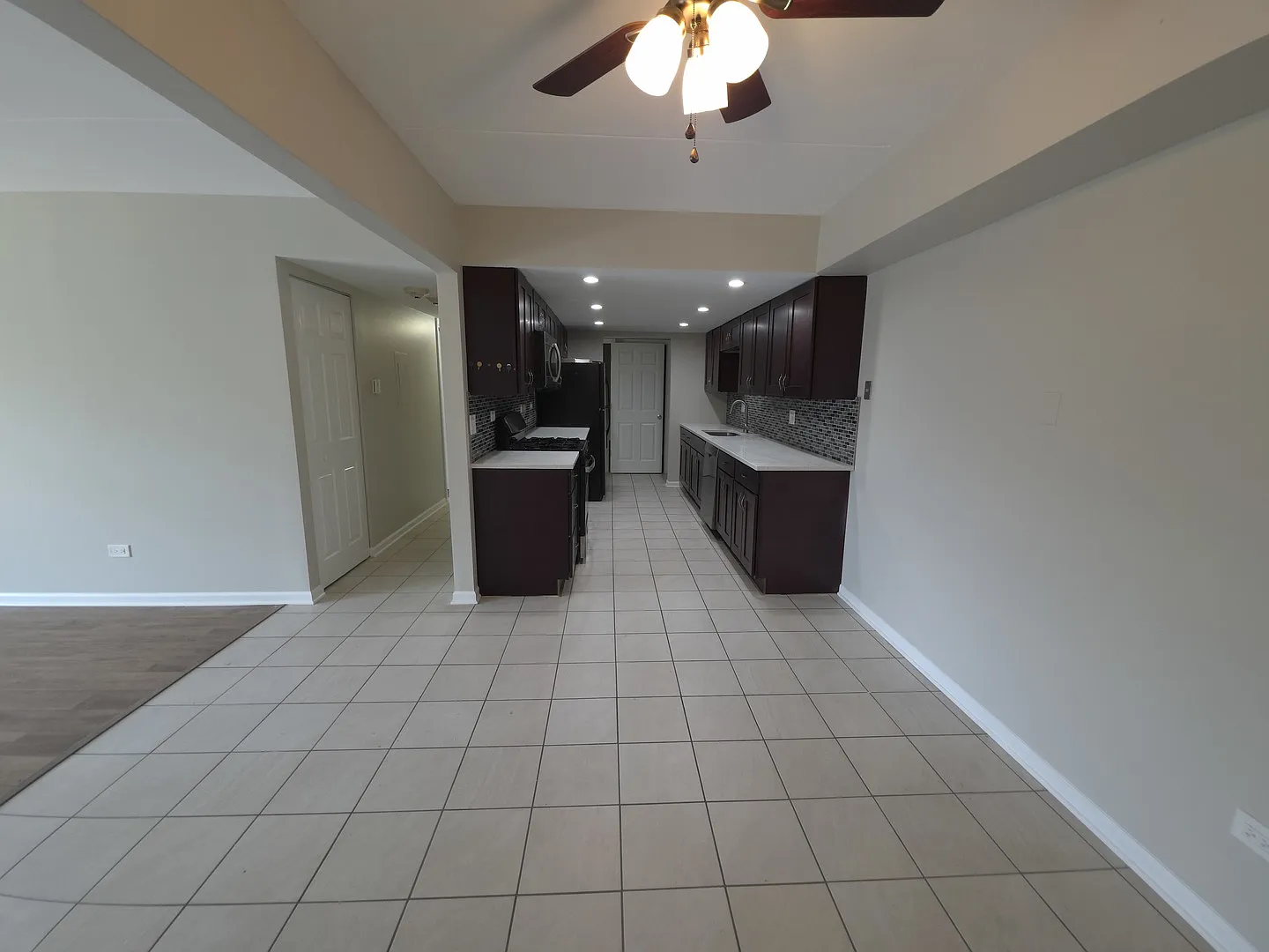 3 bed, 1700 sqft, $2,450 — Photo 2