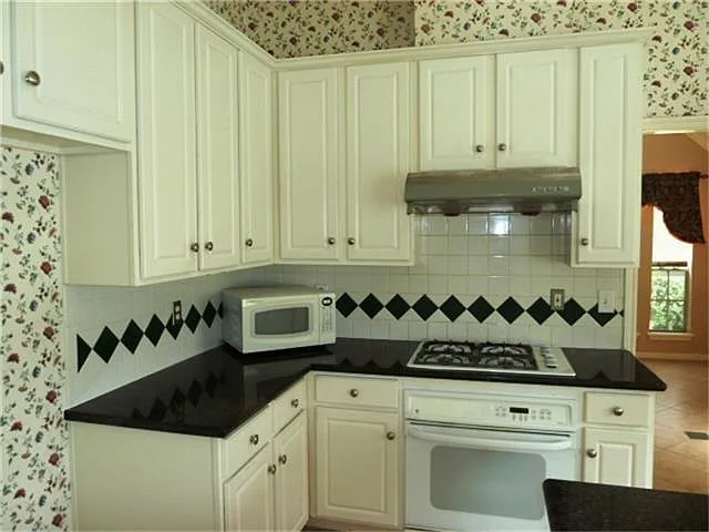 4542 Springfield Lakes St — Photo 8