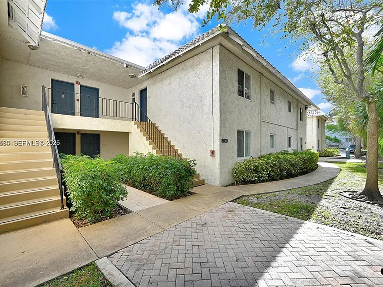 8609 SW 68th Ct #24 — Photo 4