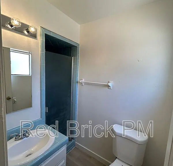 2260 Glen Ave — Photo 5