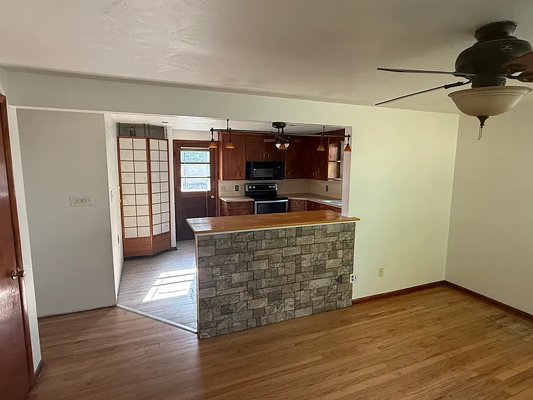1112 Judson St — Photo 5