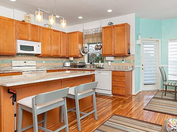 2nd image of 300 Sorrento Rd