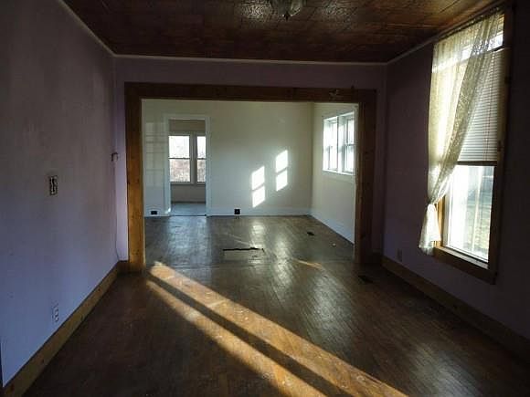 1st image of 210 E Main St