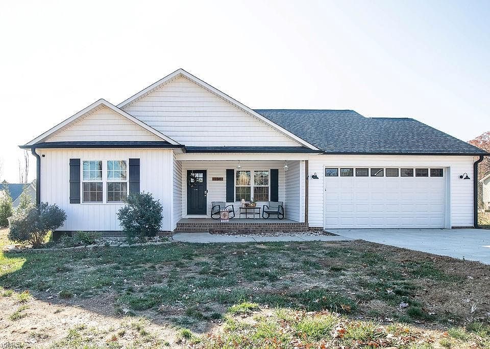 1st image of 154 Gracyn Ln