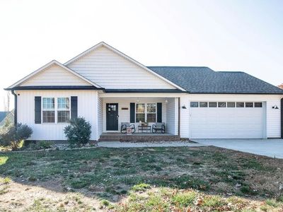 154 Gracyn Ln, Thomasville, NC, 27360