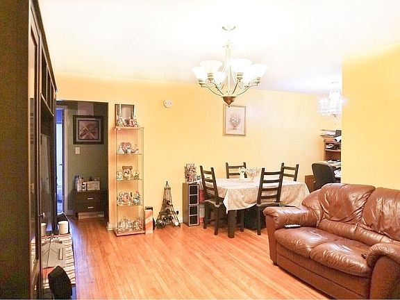 2nd image of 19621 69th Ave #1