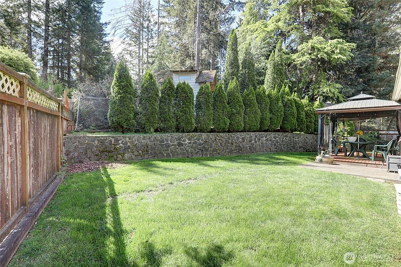 3rd image of 1720 E Saint Andrews Drive N
