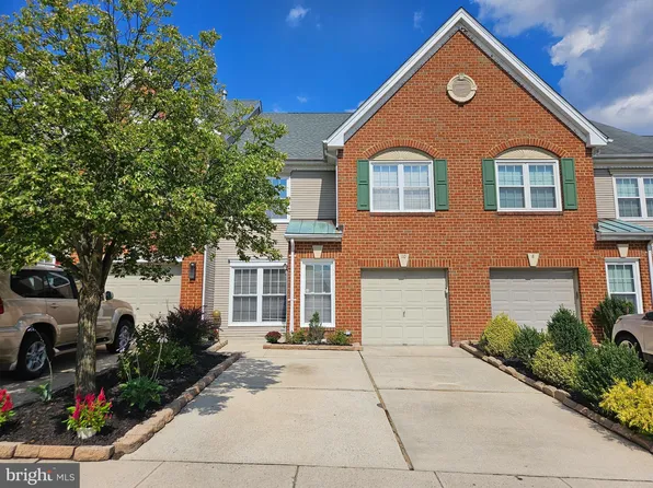 10 La Costa Dr, Blackwood, NJ 08012