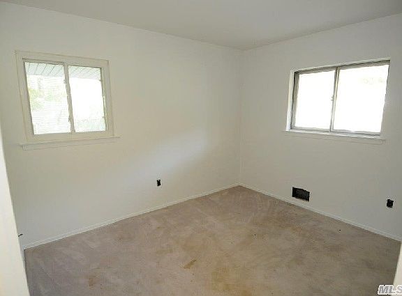 5th image of 7 Isabel Ln