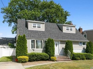 256 Crown Ave, Floral Park, NY 11001