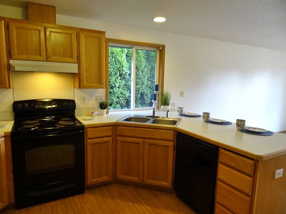 4th image of 15915 NE 85th St