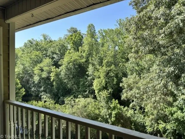 433 Mill Pond Dr, Winston Salem, NC 27106