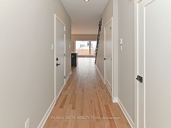 4th image of 463 Denis St