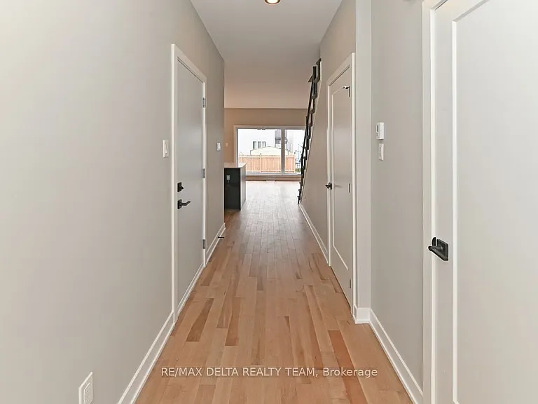 463 Denis St — Photo 4