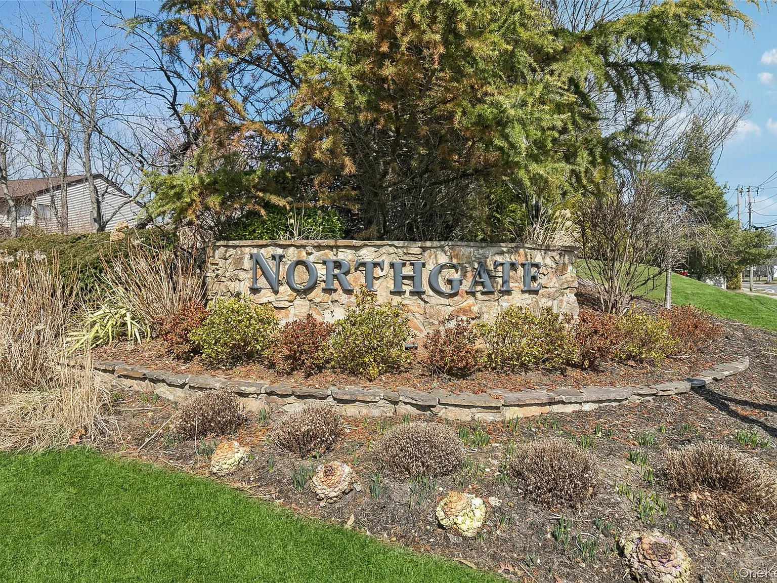 3 bed, 2.5 bath, 1900 sqft, $5,500 — Photo 2
