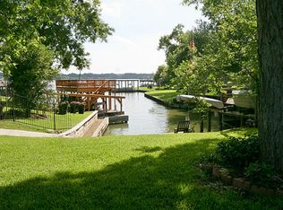 1010 Lake View Dr, Montgomery, TX 77356