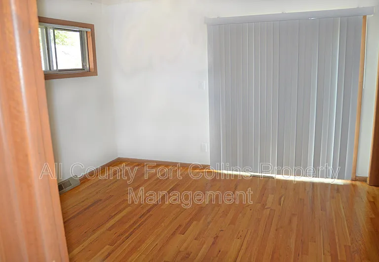 1208 Baker St — Photo 4
