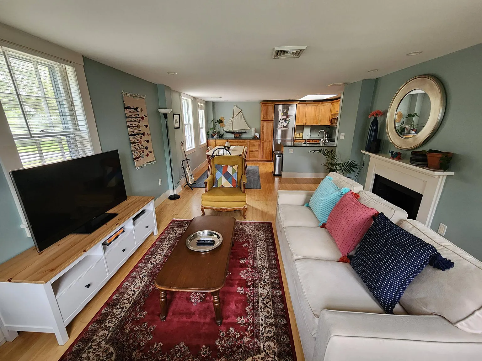2 bed, 970 sqft, $2,100 — Photo 2