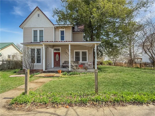 114 N Washington St, Martinsville, IL 62442