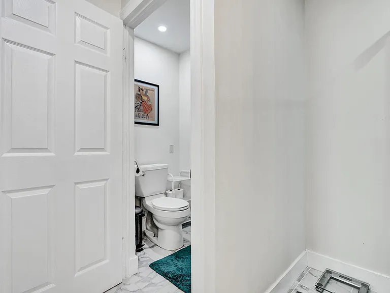 1520 NE 53rd St — Photo 37