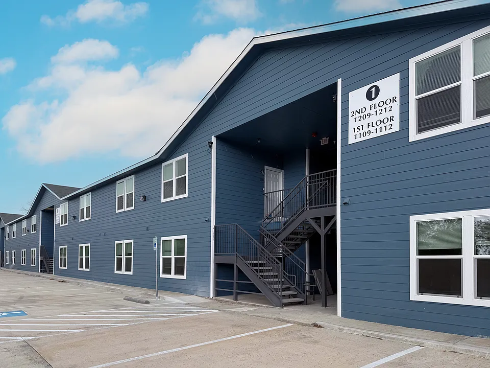 346 Ware Blvd #1201