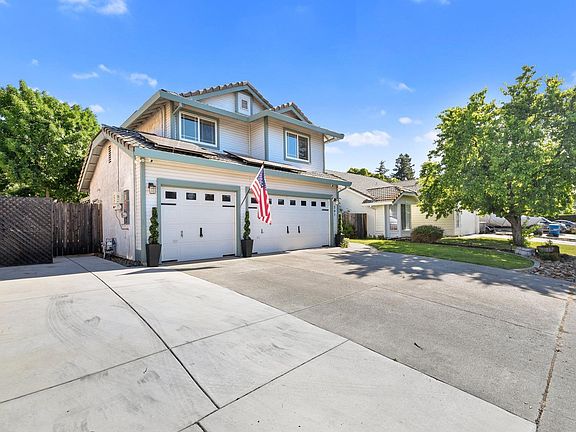 2nd image of 267 Sunridge Way