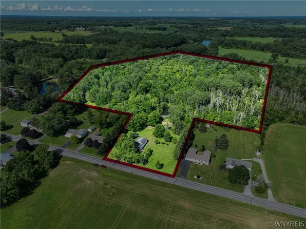 7424 S Pearl Rd, Oakfield, NY 14125