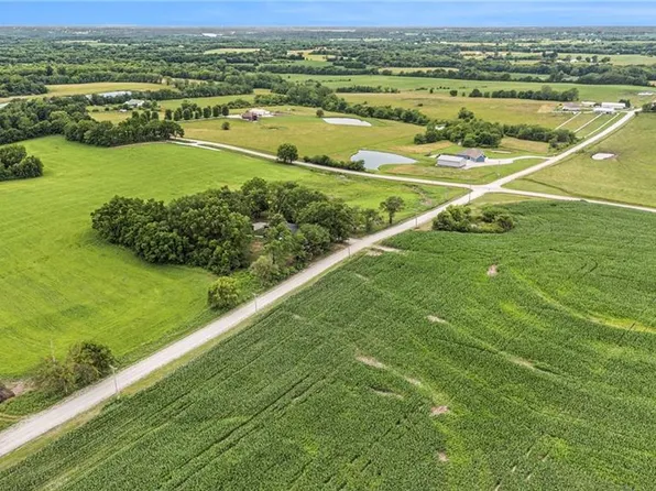 52 SE 208th St, Holt, MO 64048