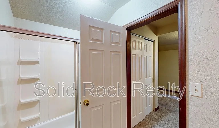 511 E Cache La Poudre St #B — Photo 8