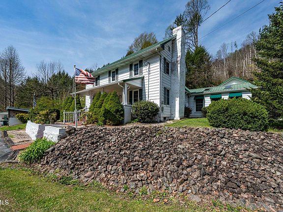 3rd image of 6646 Roan Creek Rd