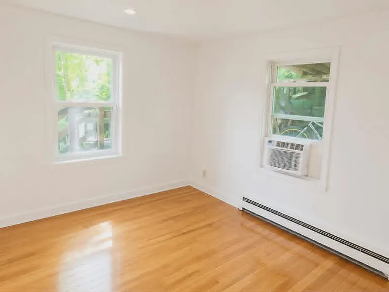 147 Woodbine Ave — Photo 5