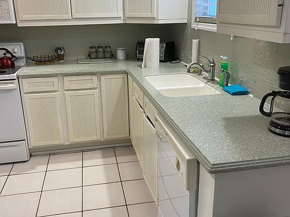 4th image of 2500 NE Indian River Dr #6