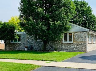 5121 W 101st St, Oak Lawn, IL 60453