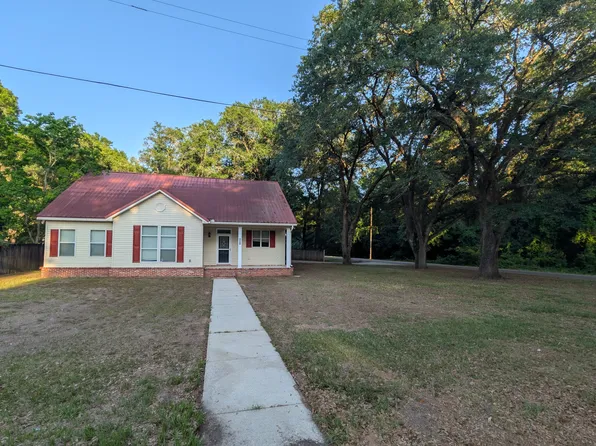 5250 Daniel Dr, Satsuma, AL 36572