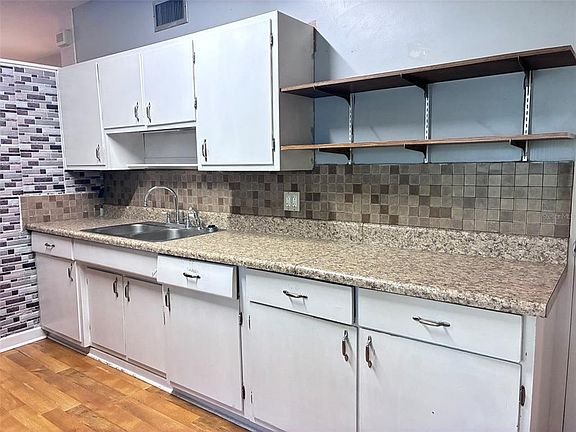 5th image of 120 Club Rd