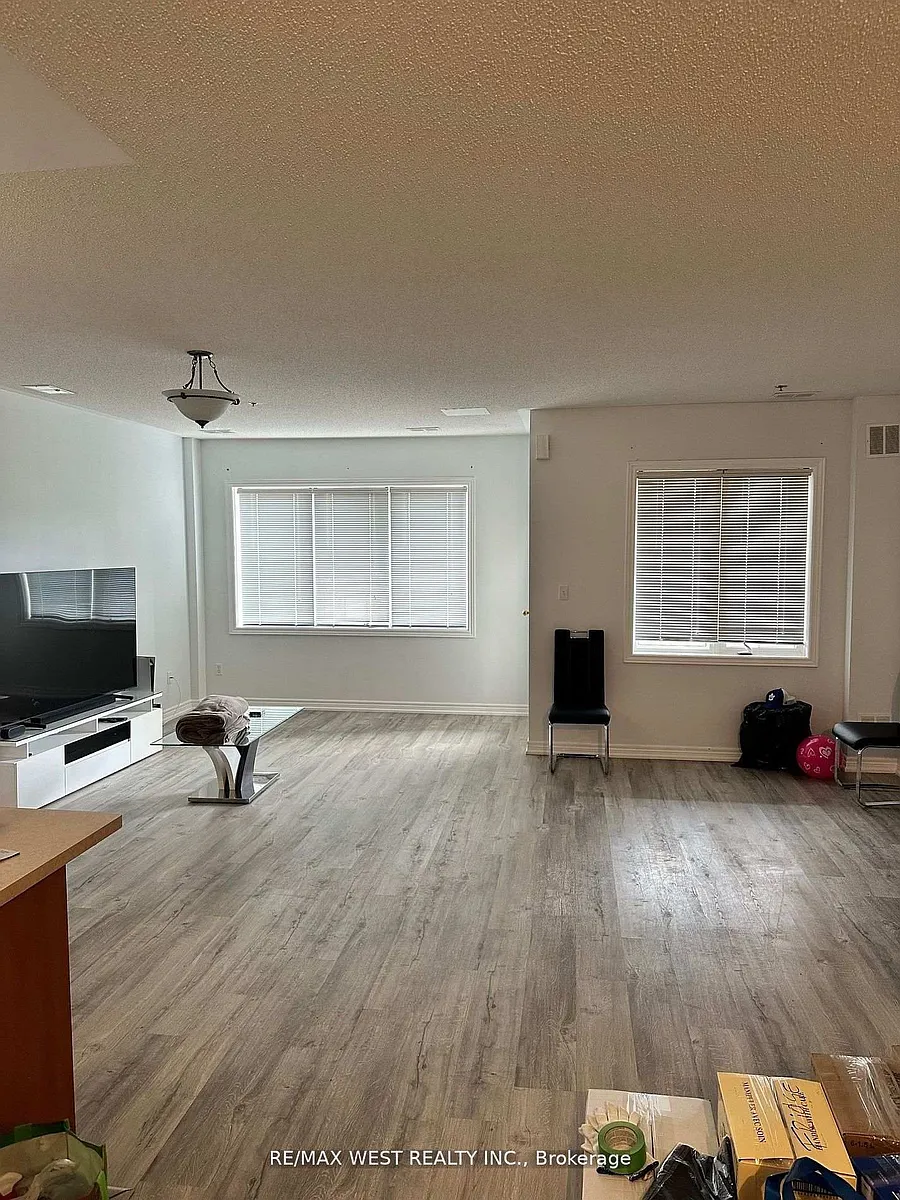 Building Photo - 9441 Jane St #211