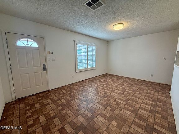 5th image of 12118 Royal Woods Dr