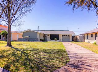 5314 W Groves Cir, Groves, TX 77619