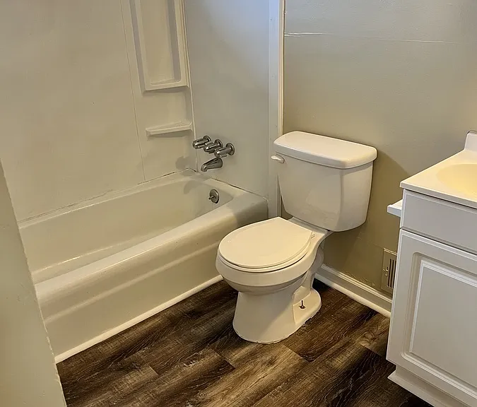 3102 Summit Ave #H — Photo 4